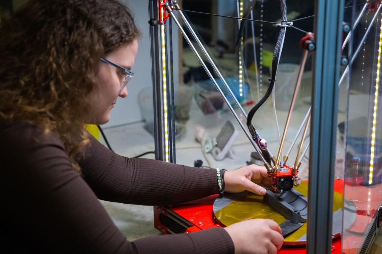 A student operating the Fused Filament Fabrication (FFF) 3D Printer in the Polymer Processing and Testing Lab.