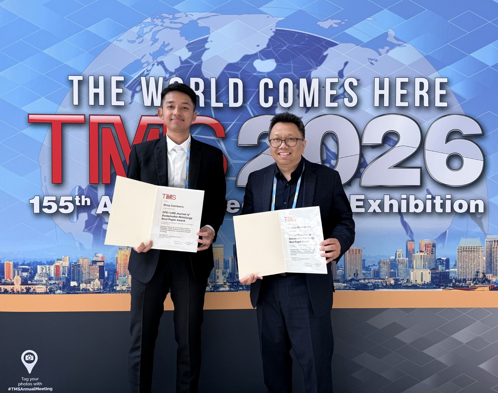 Bima Satritama and Akbar Rhamdani receive their awards at the 2026 TMS conference