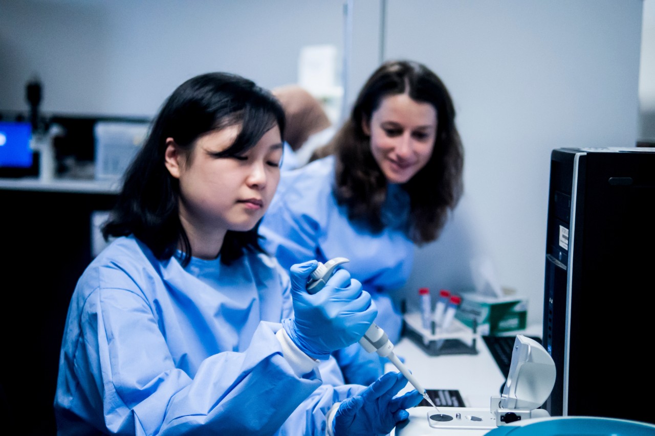 Swinburne science students hard at work in the university's laboratory facilities.